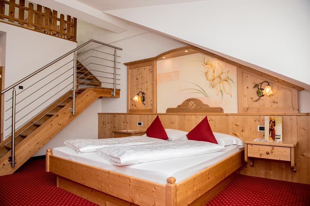 Hotel Loewe Dolomites San Candido Zewnętrze zdjęcie